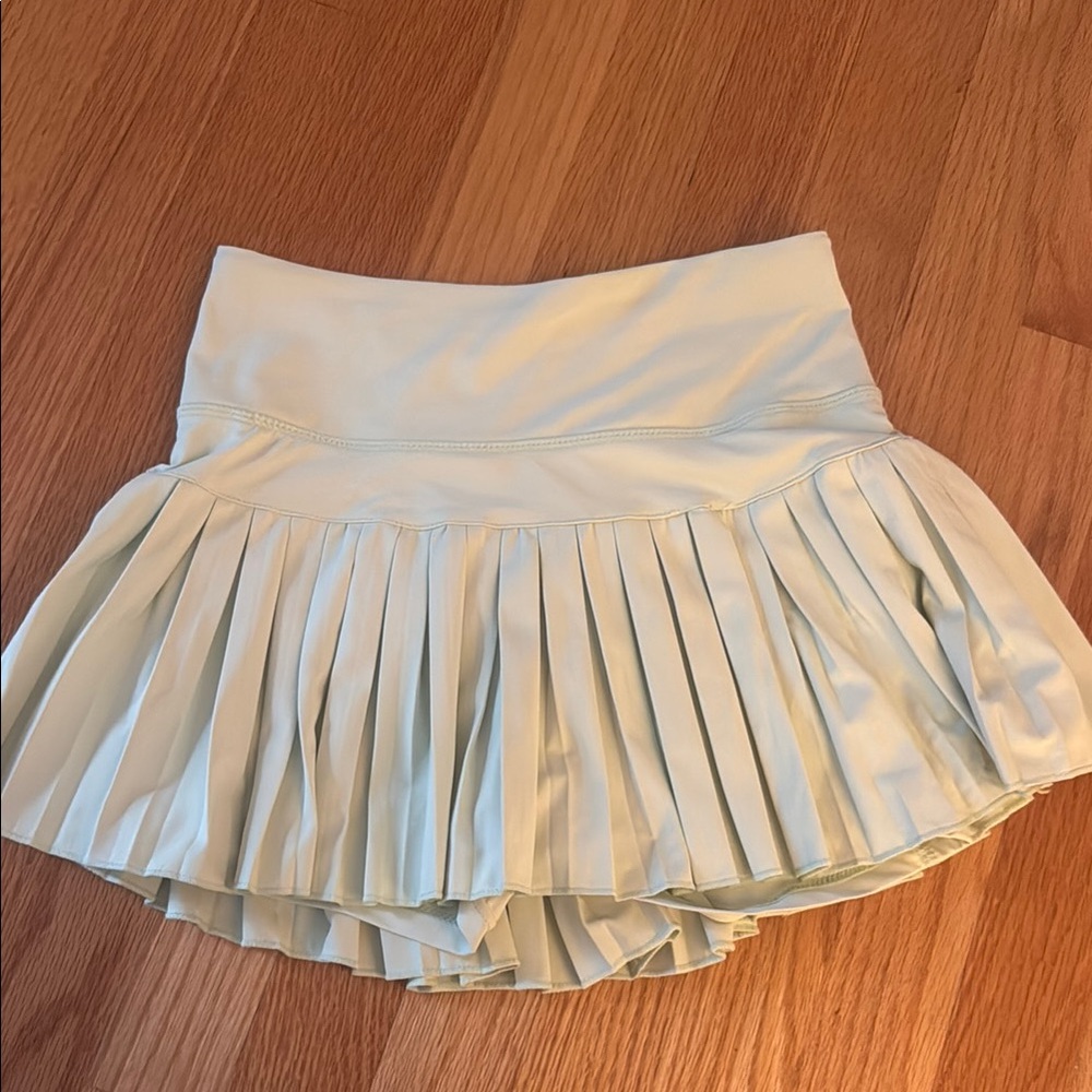 Light green gold hinge skirt